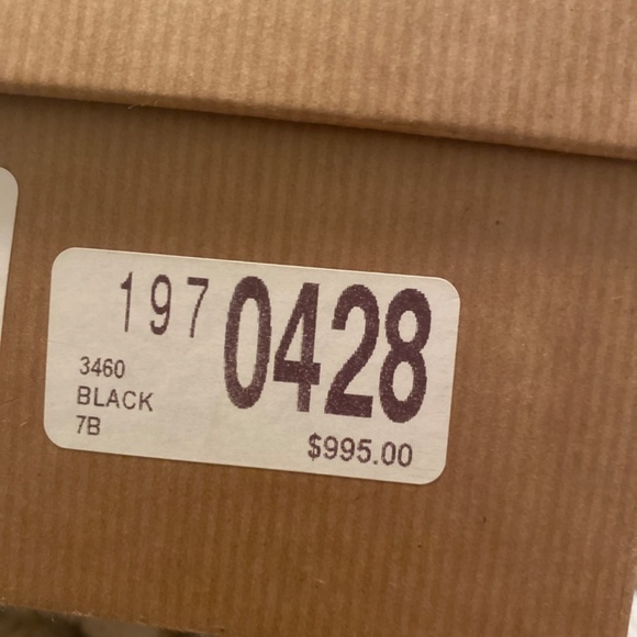 Christian Louboutin - Picture 4 of 4